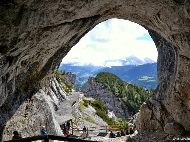 Jaskinie lodowe Eisriesenwelt w Austrii w Alpach Salzburskich
